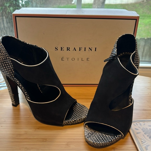 Italian Made Snakeskin and Suede Heels Originally $550+ - Picture 1 of 7
